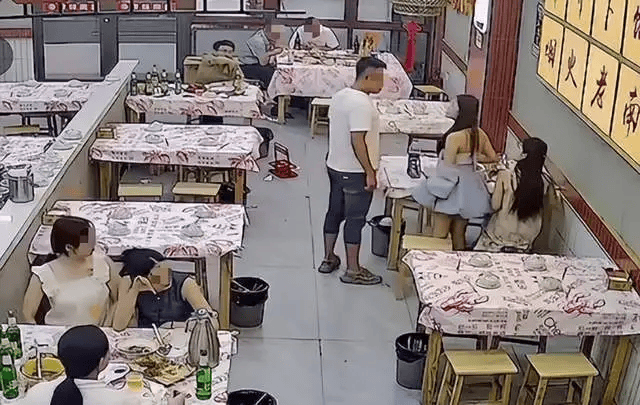 皇冠信用網如何申请_警方通报“女子吃夜宵被陌生男子摸头辱骂”：闵某某(男皇冠信用網如何申请，34岁)被拘