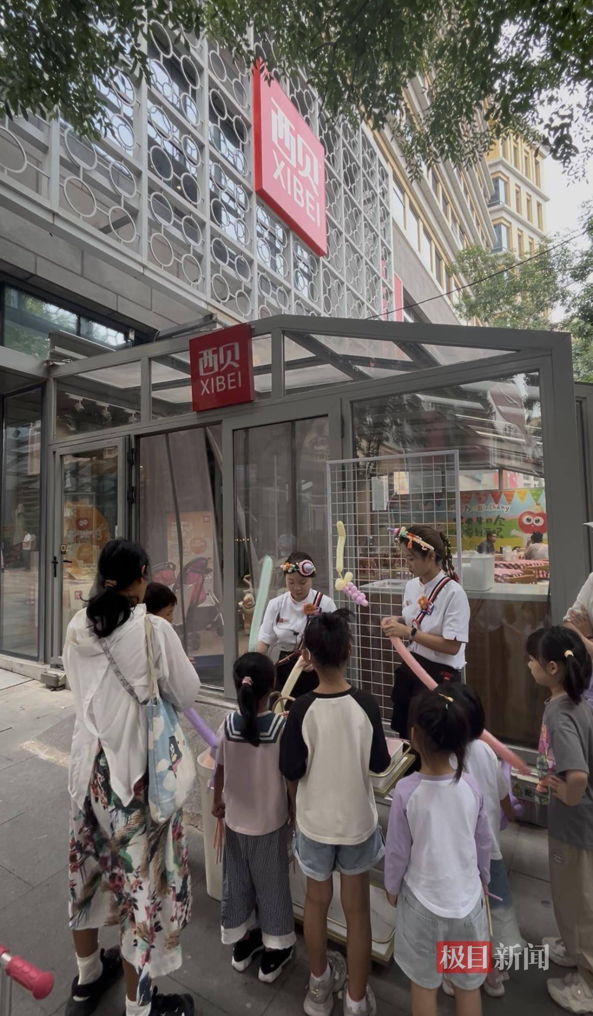 皇冠信用盘会员开户_实探罗永浩就餐的西贝门店：40余桌基本坐满皇冠信用盘会员开户，老罗包间上午10点就被预定，有顾客大喊“特意来支持贾总”