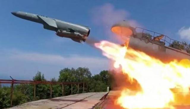 皇冠信用网怎么申请_10万大军压境北约皇冠信用网怎么申请，普京递话，美印罕见全部入场！唯独少了中国？