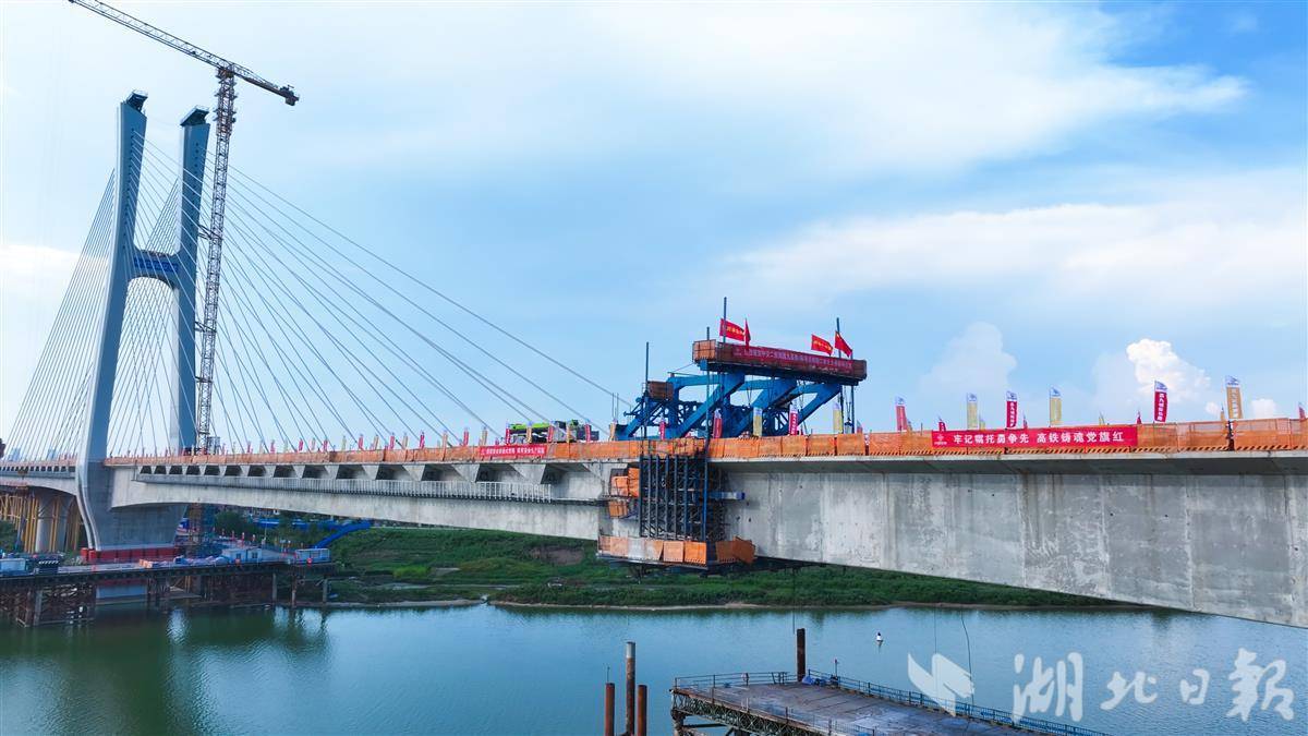 皇冠welcome注册账号_在鄂央企承建皇冠welcome注册账号!昌九高铁南昌扬子洲赣江公铁大桥合龙