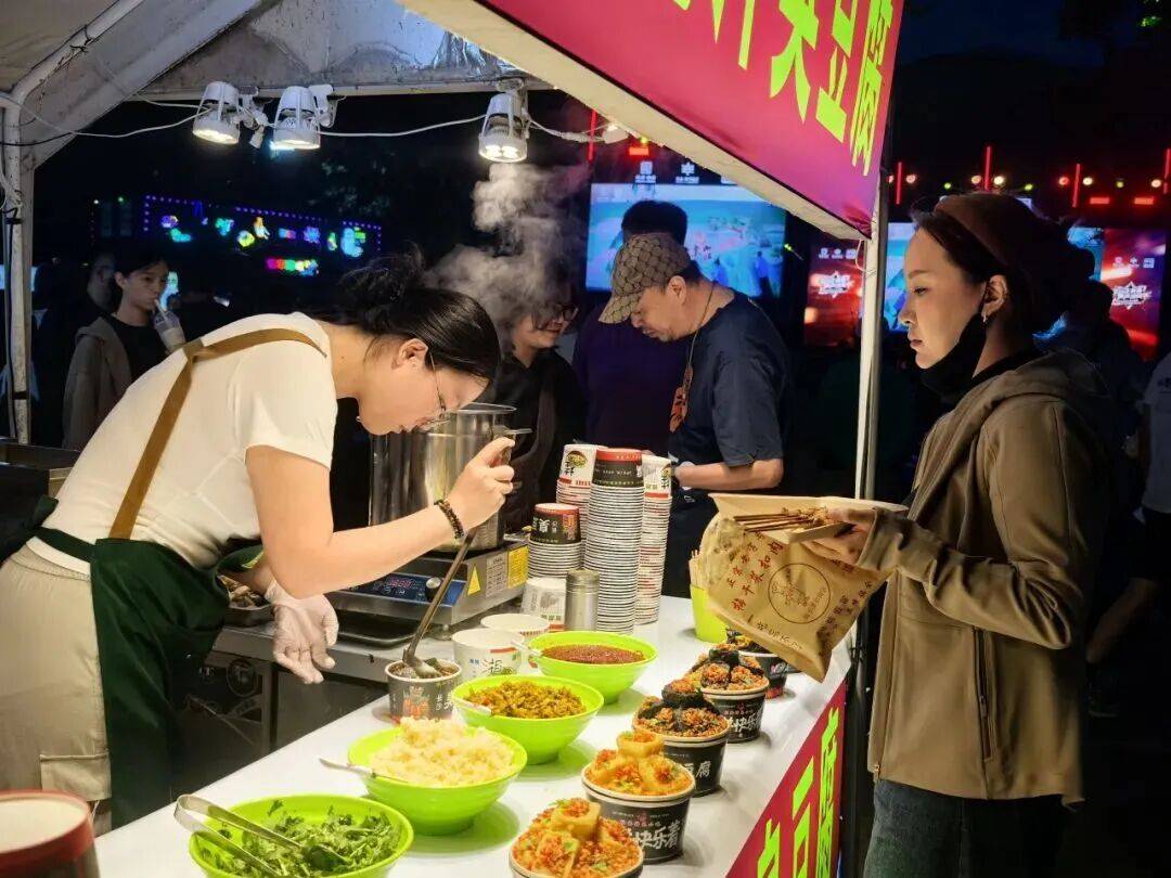 皇冠足球平台代理_2025丰台·学子回家 | “洋学子”邂逅丰台“烟火气”皇冠足球平台代理！丰台群众音乐盛典暨学子回家圆梦音乐会激活城市青春活力——