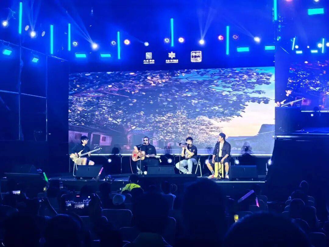 皇冠足球平台代理_2025丰台·学子回家 | “洋学子”邂逅丰台“烟火气”皇冠足球平台代理！丰台群众音乐盛典暨学子回家圆梦音乐会激活城市青春活力——