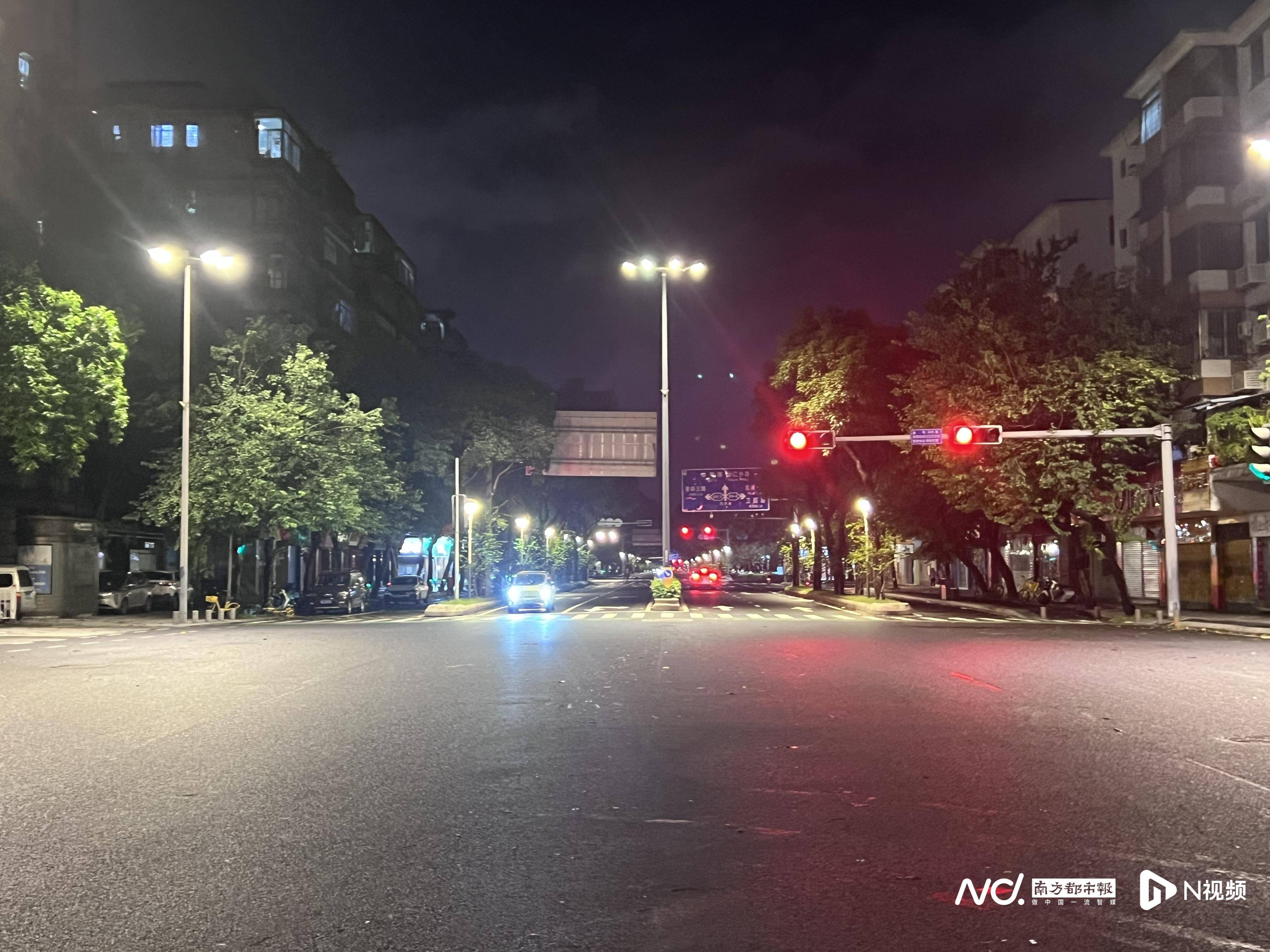 皇冠信用網出租足球_佛山官宣解除“五停”后两小时内皇冠信用網出租足球,我们在街头看见