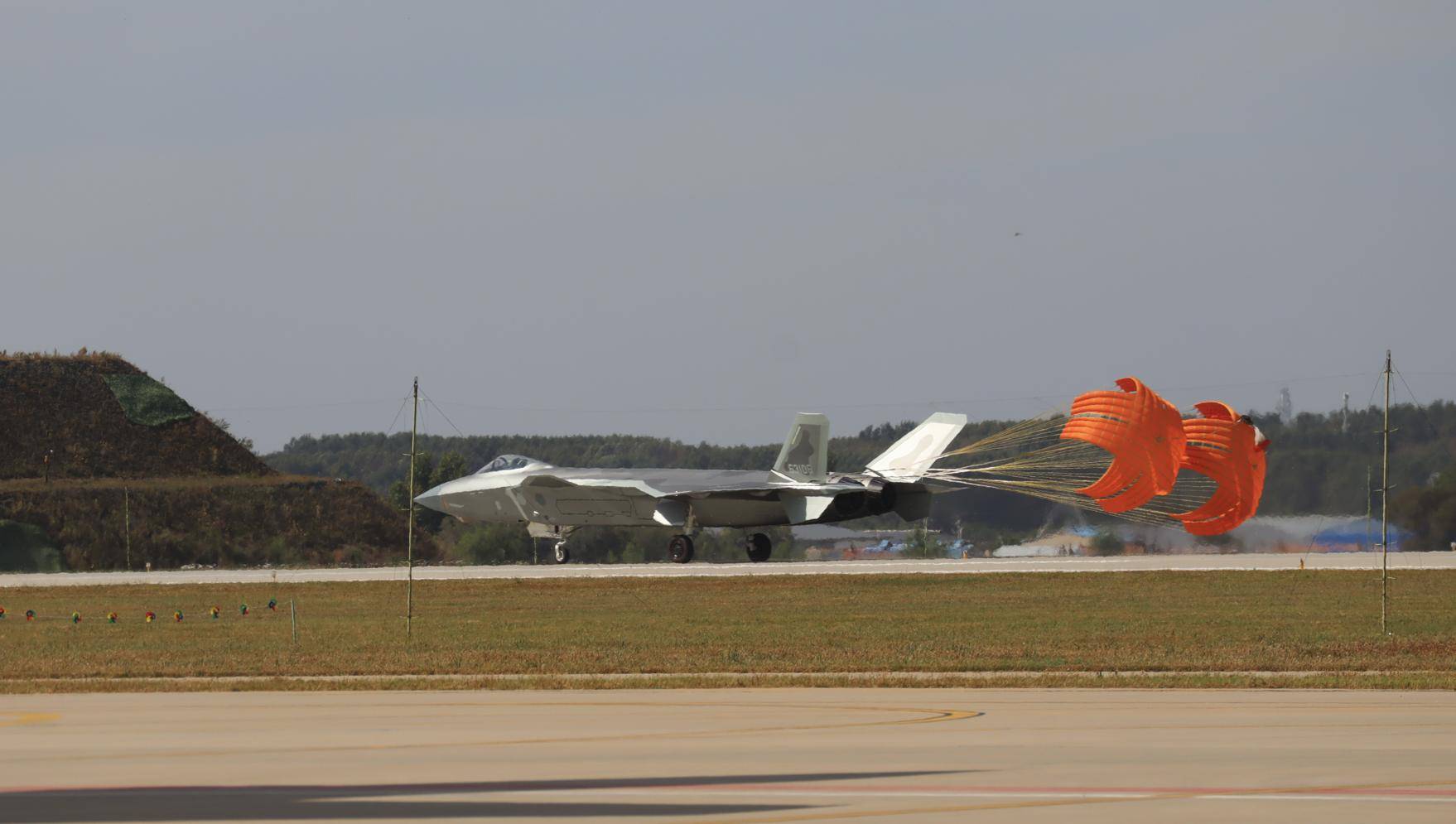 皇冠信用盘_印媒给歼-20算了笔账皇冠信用盘，用不着等六代机，美空军已经让出世界第一