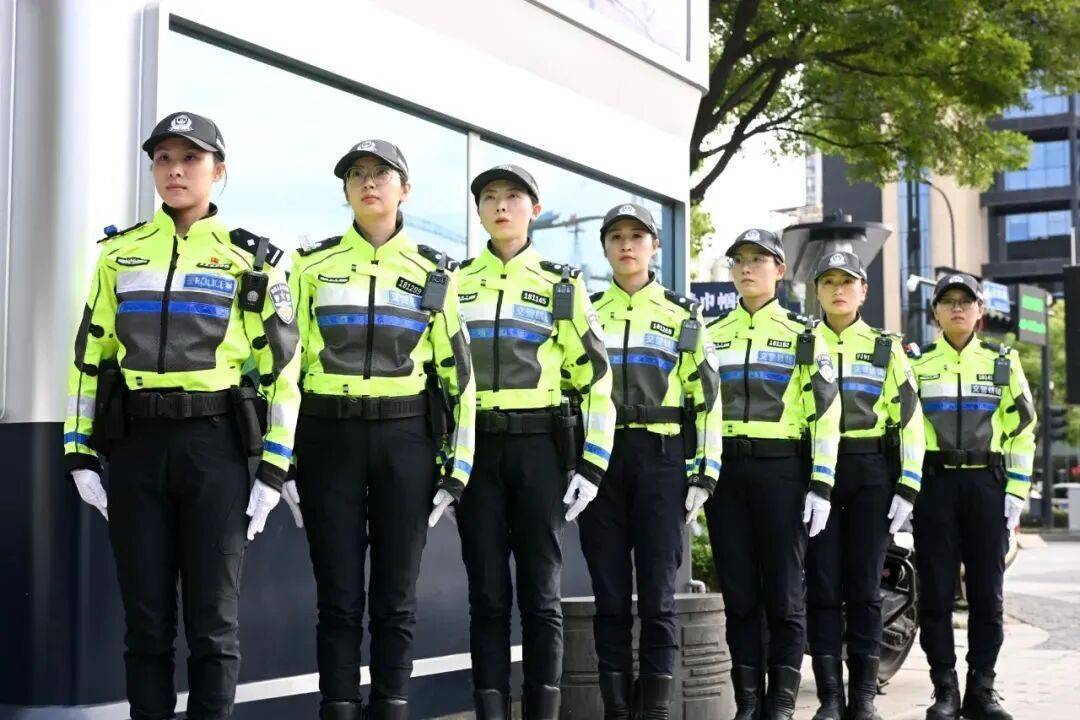 皇冠信用代理出租_杭州1米99“大长腿”交警火出圈皇冠信用代理出租，本人回应：不要关注我，这群人更了不起