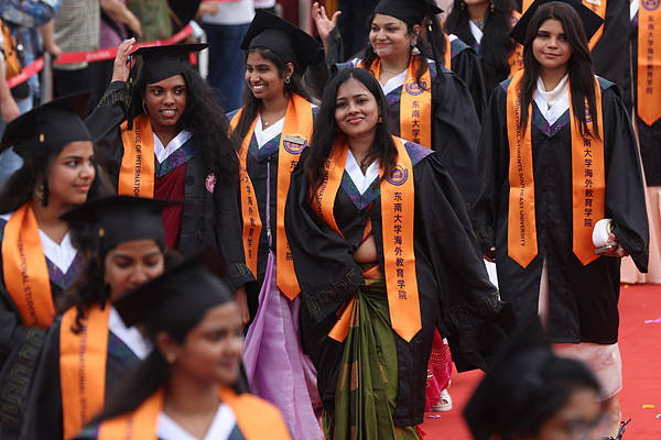 皇冠信用网代理_“美国搬起石头砸自己的脚皇冠信用网代理,中国K字签证来得时机堪称绝妙”