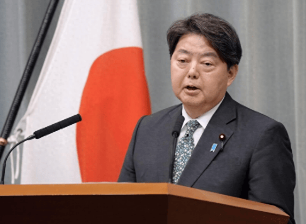 皇冠登3管理出租_中国大驱赴钓鱼岛皇冠登3管理出租,日方喊话数次无果,眼睁睁看中方投下不明物体