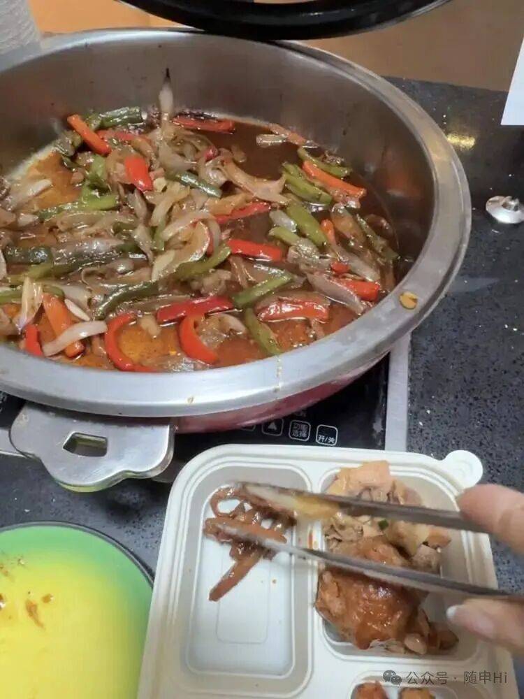 皇冠信用网怎么弄_上海五星级酒店皇冠信用网怎么弄,突然大排长龙!25元装满满一盒,菜品可自选,市民直呼划算