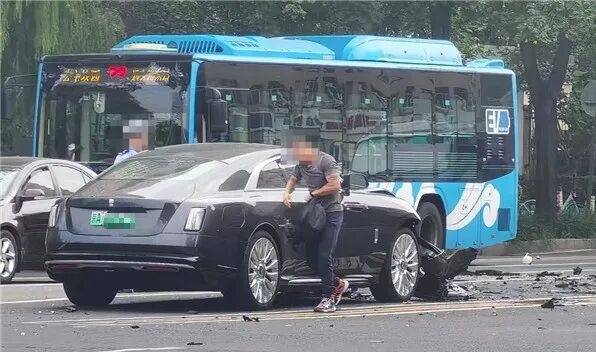 皇冠信用网如何申请_陈震谈劳斯莱斯车祸后续：对方为网约车皇冠信用网如何申请，已联系到伤者家属，会全力支付应该负担的赔偿