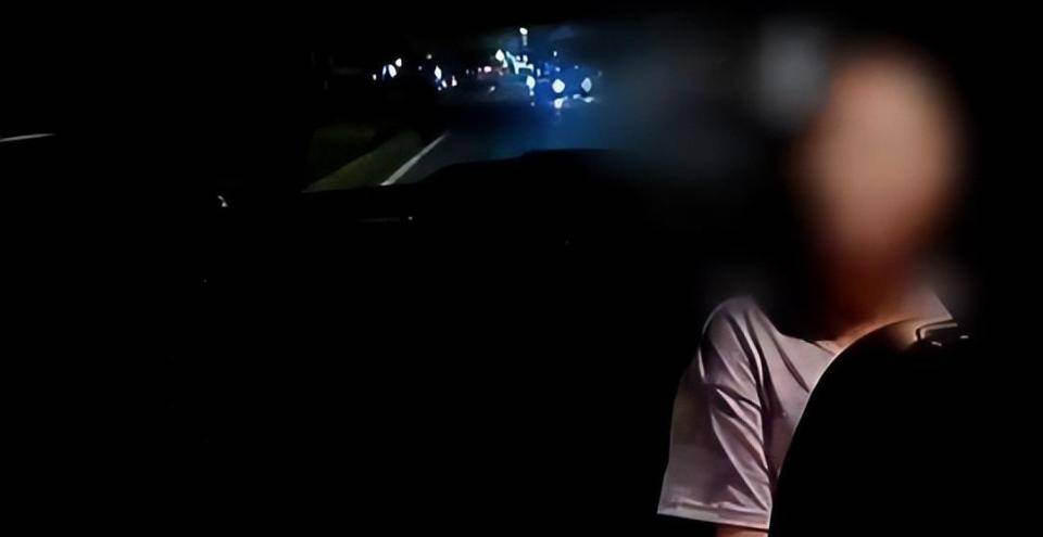 皇冠信用網会员开户申请_女子打车不给高速过路费皇冠信用網会员开户申请，扬言“没钱我不给，有钱我也不给” ！司机将其送回起点