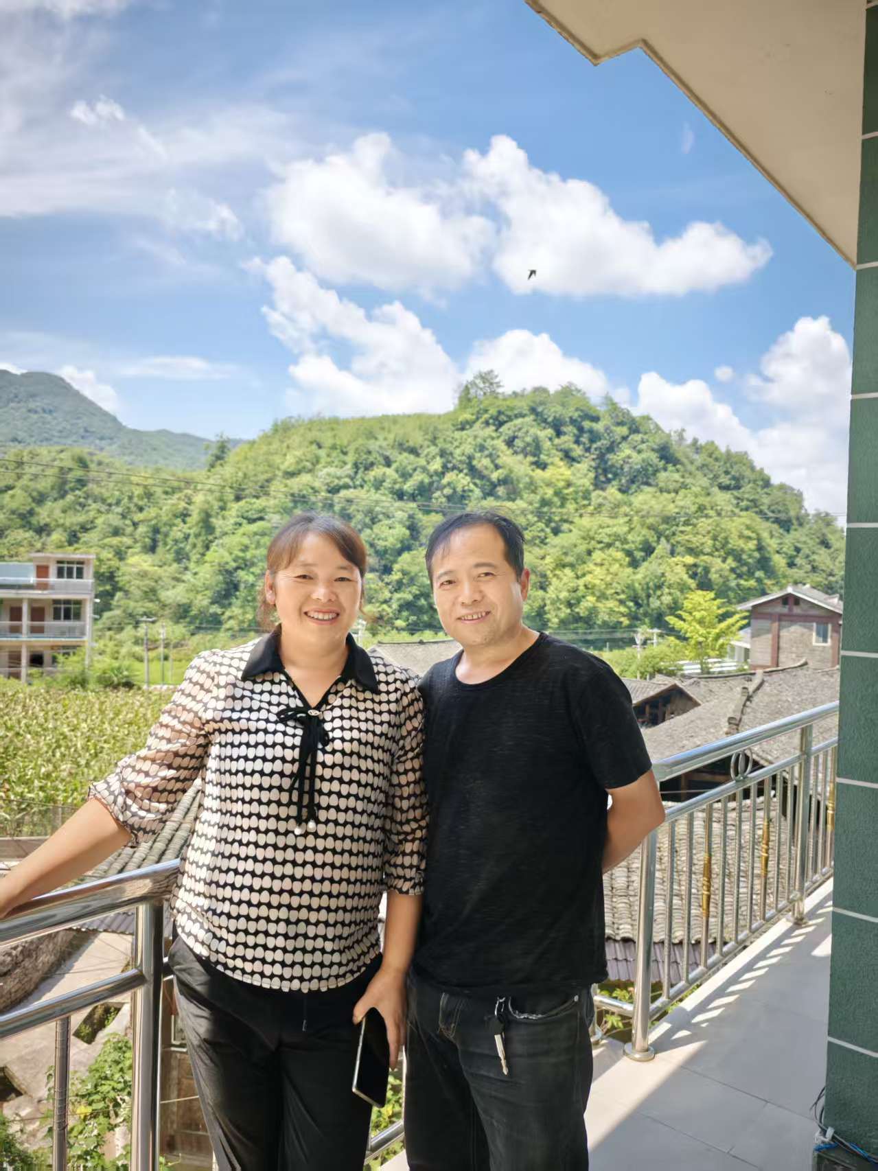 皇冠2登录welcome_那个让老师骄傲的“调皮”班级!30年同学聚会皇冠2登录welcome,还伴有一封来自贵州的感谢信