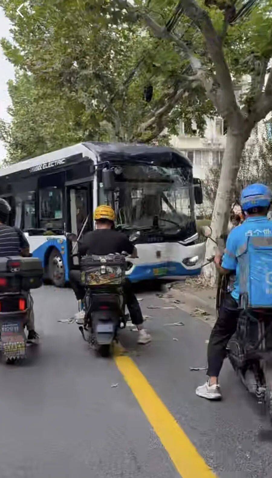 皇冠信用盘网址_上海警方：叶某（男皇冠信用盘网址，57岁）寻衅滋事，已被拘！