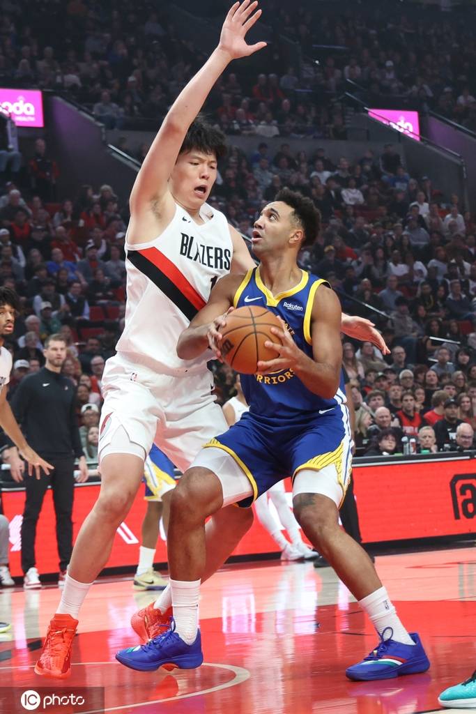 世界杯信用网登3代理_杨瀚森2分2帽1板库里35分 开拓者8人上双大胜勇士