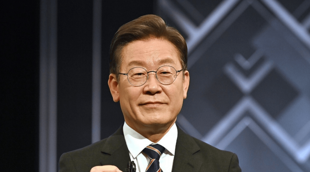 足球盘口哪里买_特朗普早早到场足球盘口哪里买，与中方谈完100分钟后，亲自把中方领导人送上车