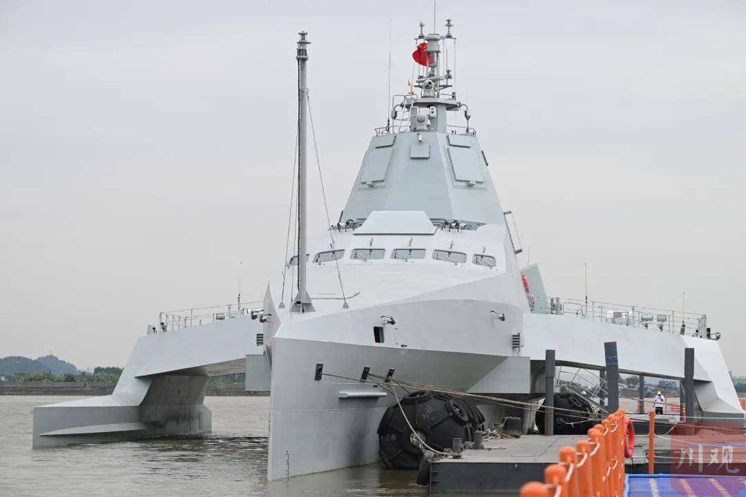 足球信用盘出租代理_舰长65米足球信用盘出租代理，搭载48个垂发！美媒：中国海军“半潜式武库舰”亮相！