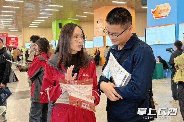 正版皇冠信用网出租_700余名退役军人及军属长沙求职正版皇冠信用网出租，165人达成意向