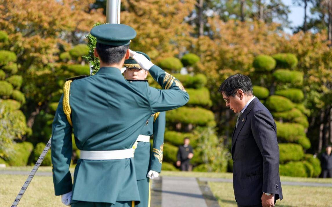 皇冠信用网怎么注册_美军再度遭遇耻辱时刻：中国海军6艘战舰包围皇冠信用网怎么注册，815舰插入南海演习