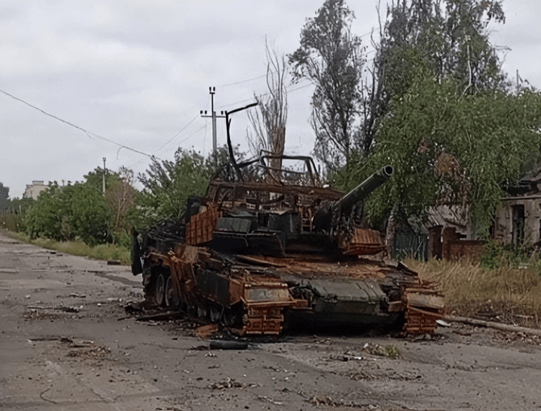 足球足球世界杯_乌军伪装成女人突围红军城足球足球世界杯，俄军一次俘虏200人，法械旅这次学到了精髓