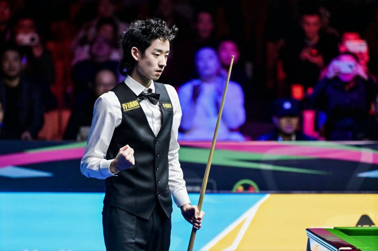 皇冠信用盘需要押金吗_斯诺克国锦赛新王加冕 中国小将吴宜泽南京登顶夺生涯首冠