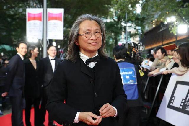 皇冠信用需要押金吗_知名导演陈可辛出车祸皇冠信用需要押金吗，现场画面曝光，警方正调查