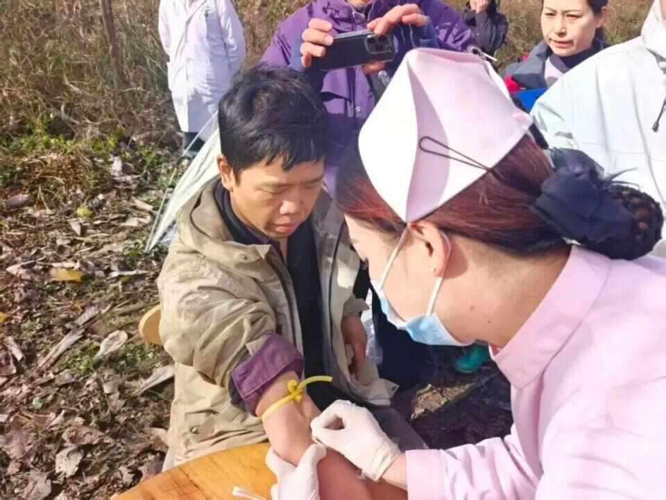 皇冠信用盘账号注册_张家界七星山荒野求生5名选手血钾超标 目前15人没人退赛