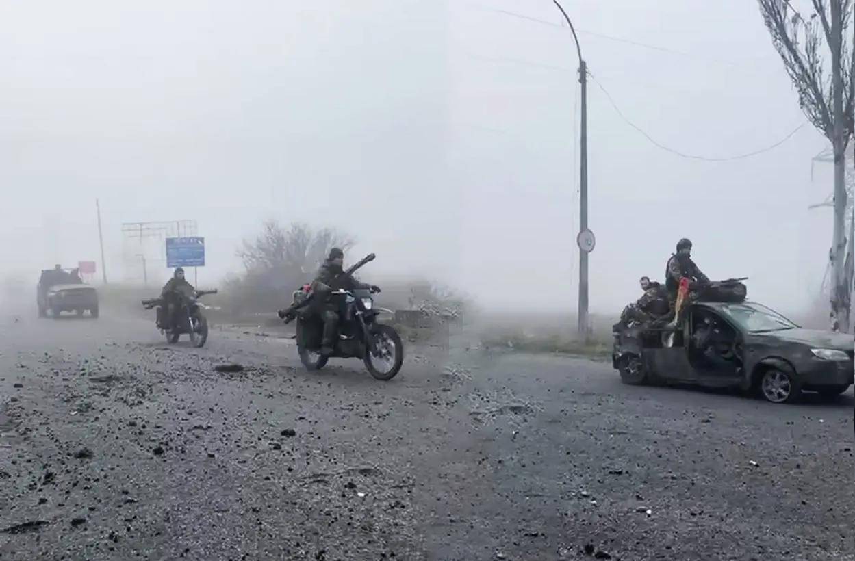 皇冠信用最新地址
_杀疯了!15万俄军趁大雾杀入红军城皇冠信用最新地址
,德媒顿感不妙:基辅朝不保夕