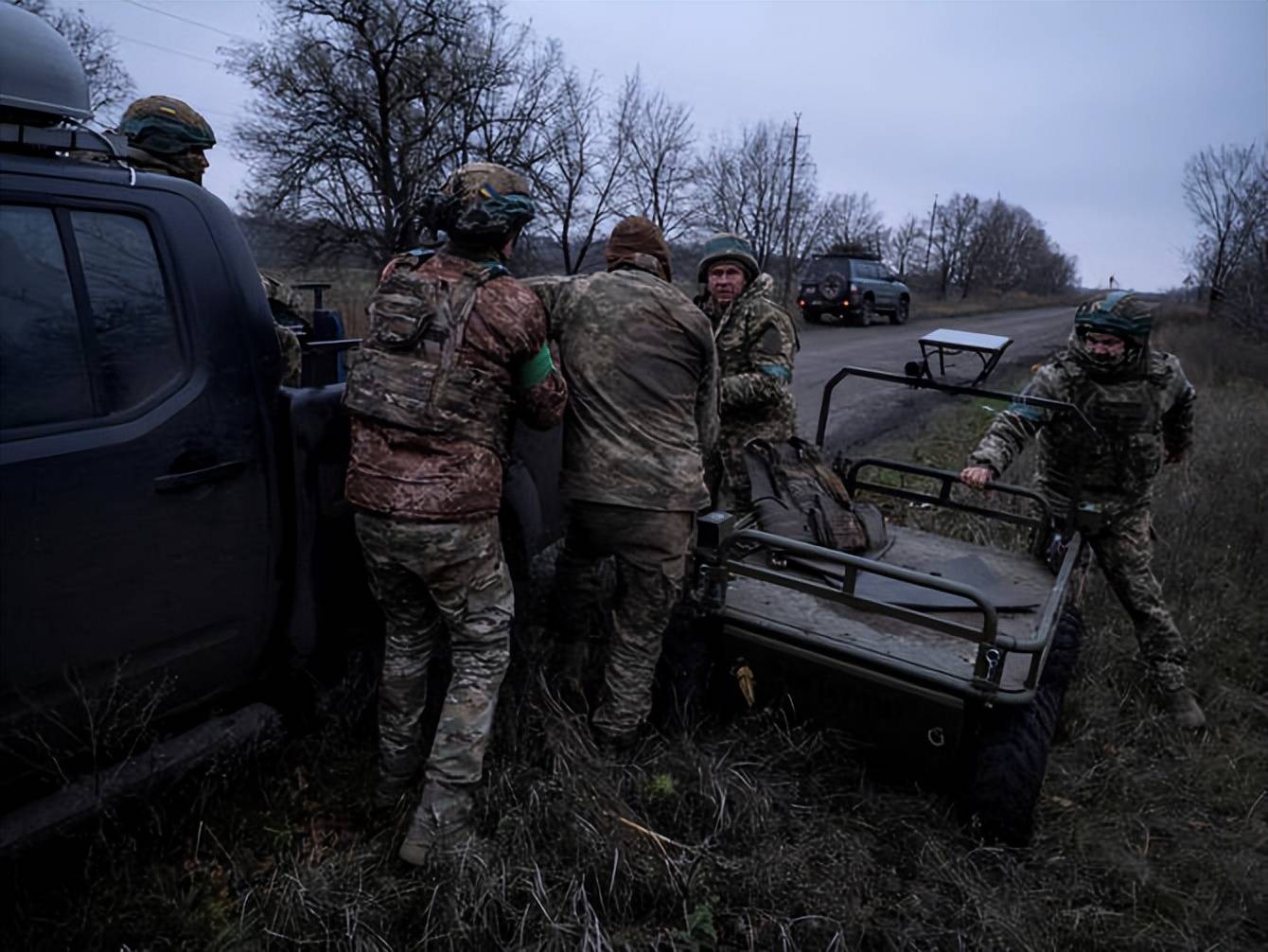 皇冠足球平台代理_俄军这次大意了皇冠足球平台代理，包饺子失败：机器人突入红军城，乌军一夜全跑了