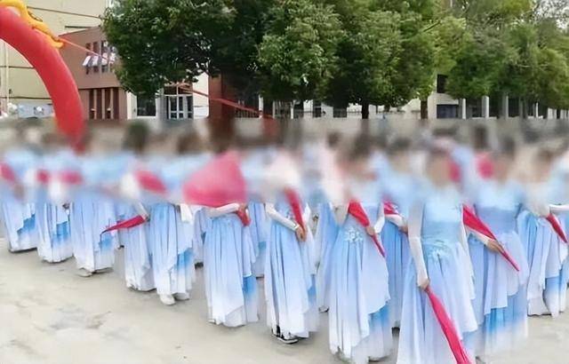 皇冠信用盘庄家_又见学生网购演出服穿过后集体退货皇冠信用盘庄家，当地教育局已介入