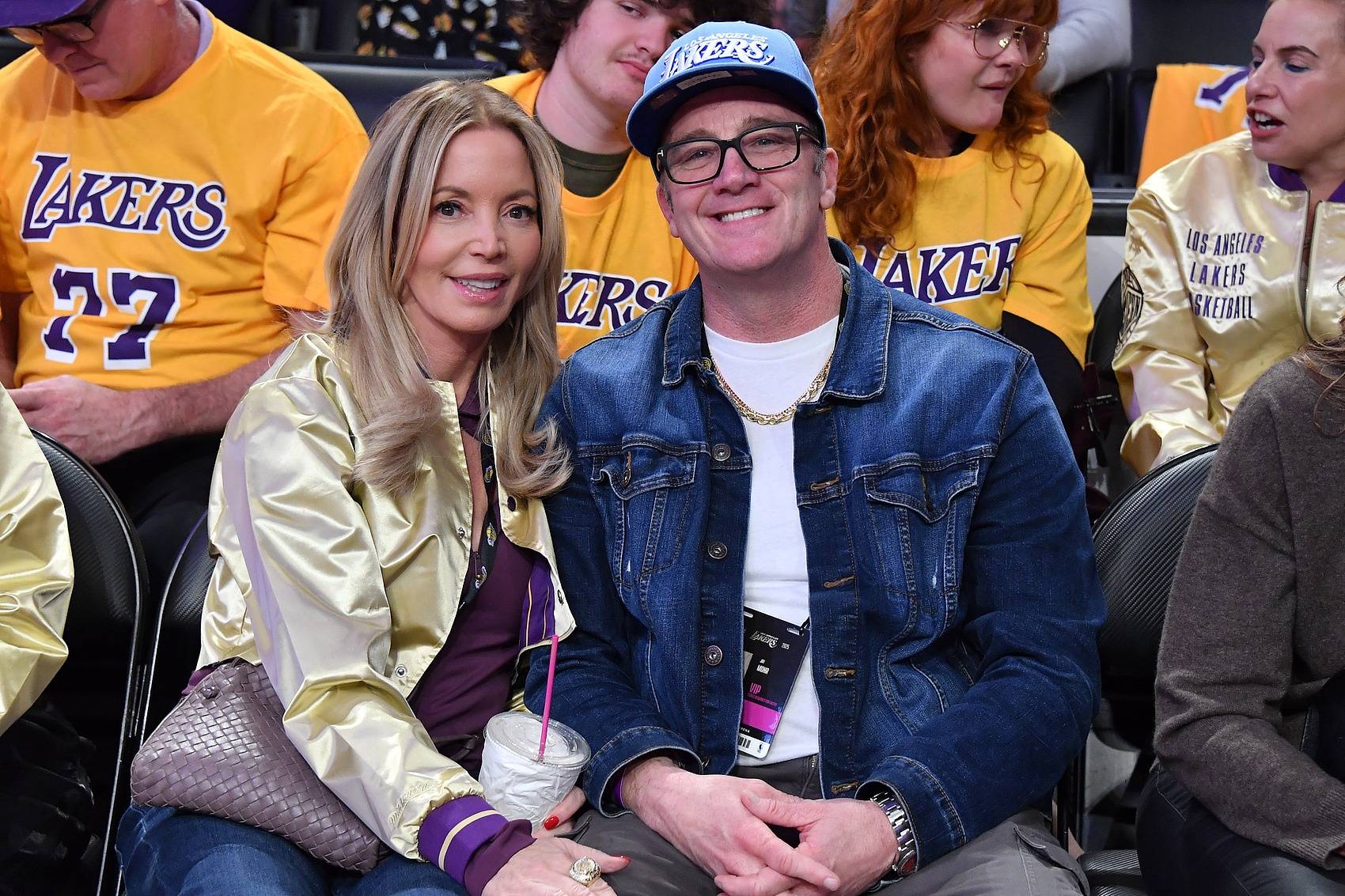 皇冠代理管理端_湖人解雇乔伊-巴斯和杰西-巴斯 正重组篮球运营部门