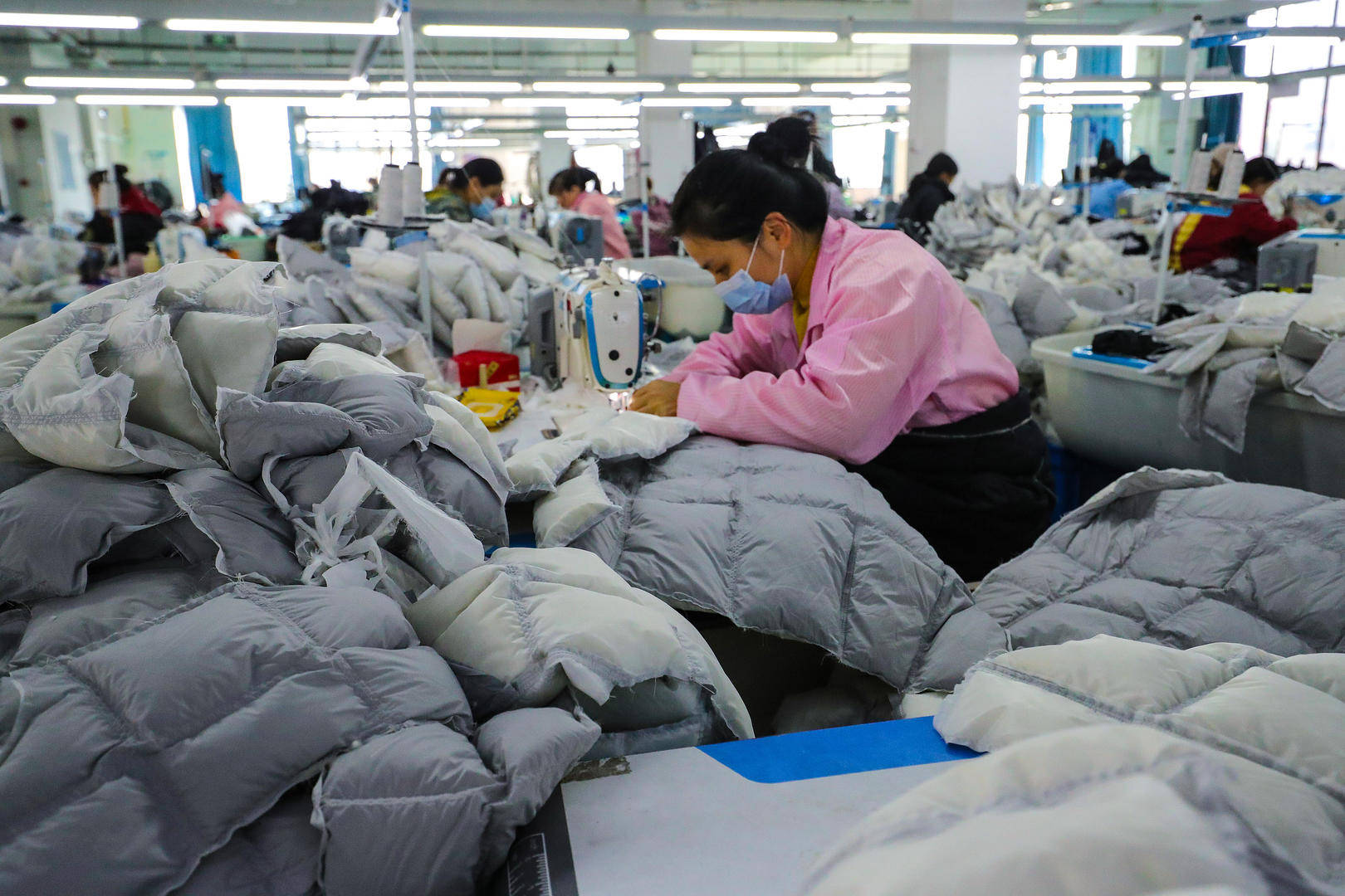 皇冠信用盘登2_羽绒服涨价与猪肉降价有关？经济学家：有一定合理性皇冠信用盘登2！行业协会：“白鸭绒一吨17万元涨到58万元”或引起误读