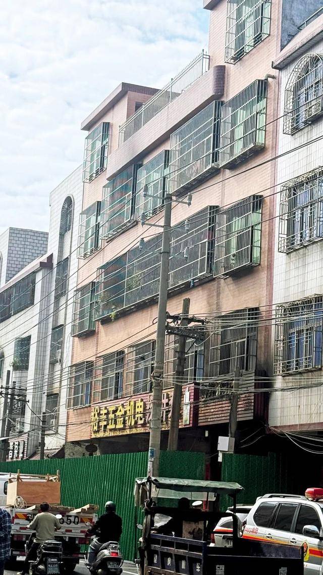 皇冠登3代理
_一家四代12人皇冠登3代理
,火灾中丧生背后