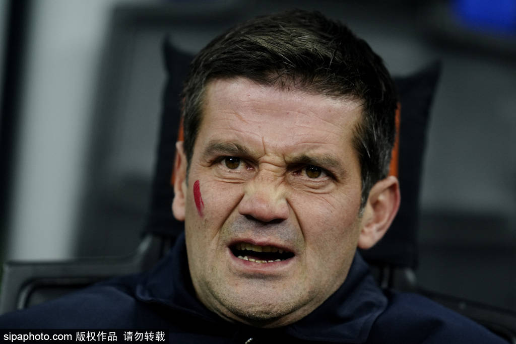 英格兰甲组联赛
_米兰失利后英格兰甲组联赛
,帕努奇直言德温特需改进:不能被霍伊伦轻易突破!