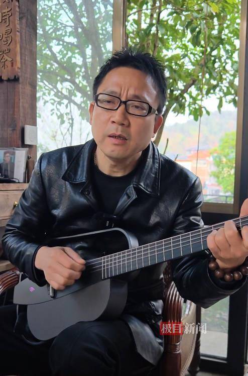 兰斯干拿vs桑斯瓦尔
_《早安隆回》全网播放量超1600亿兰斯干拿vs桑斯瓦尔
,作者袁树雄:这首歌让我的负债没了,将为2026世界杯写新歌