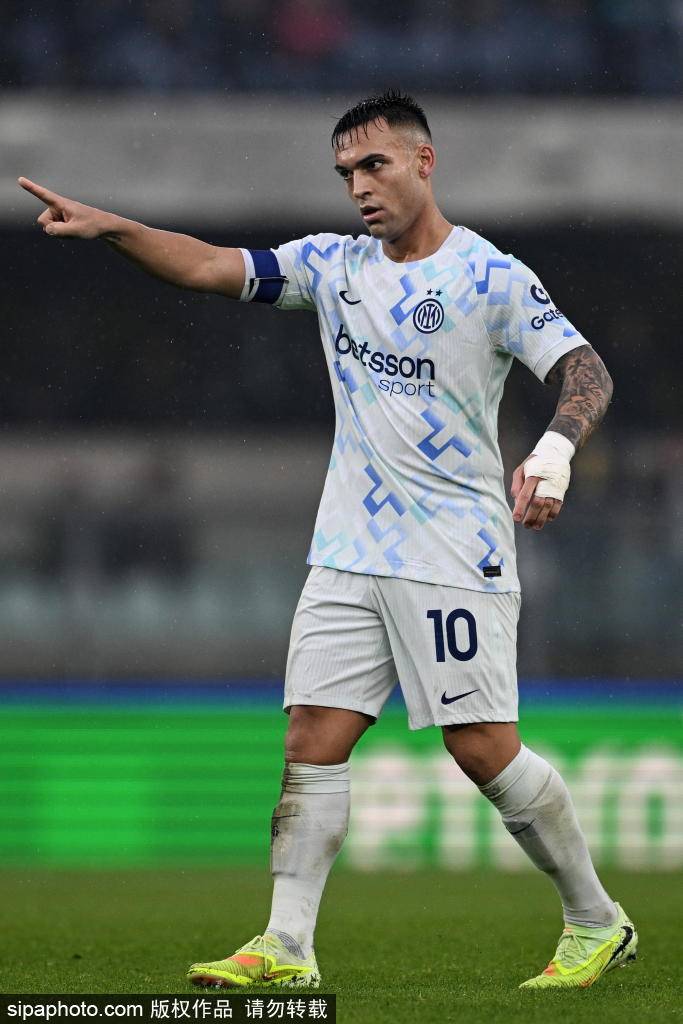 神户胜利船vs横滨水手
_蓝黑军团的坚韧:国米1-0亚特兰大神户胜利船vs横滨水手
,劳塔罗的制胜之道与巴雷拉的迷失