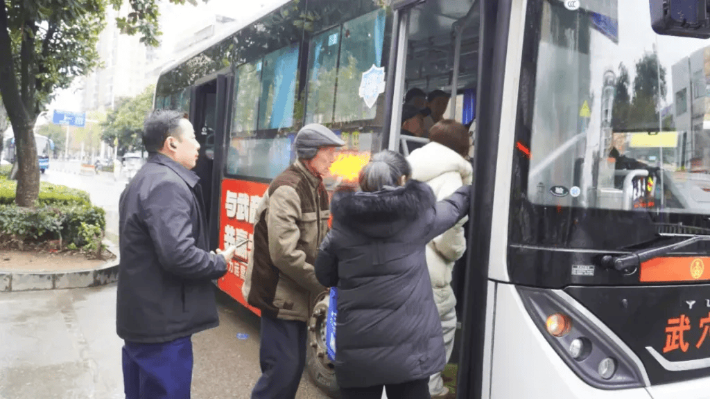 诺比vs乔科平所达_多地相继实施“免费公交”：湖北武穴一年投入达3800余万元