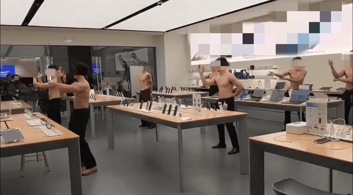 怎么开皇冠信用網_商场回应“请男士脱衣宣传被指擦边”：已下架商场内品牌店相关视频