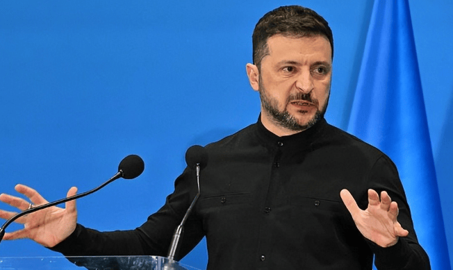 皇冠账号
_第18次续命皇冠账号
,乌克兰最高拉达批准,泽连斯基还要接着当总统,战时状态又延长90天