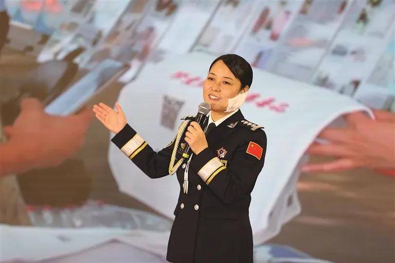 皇冠信用网押金多少_司法部部长、河南省委书记皇冠信用网押金多少，向王妙丽同志颁发奖章和证书