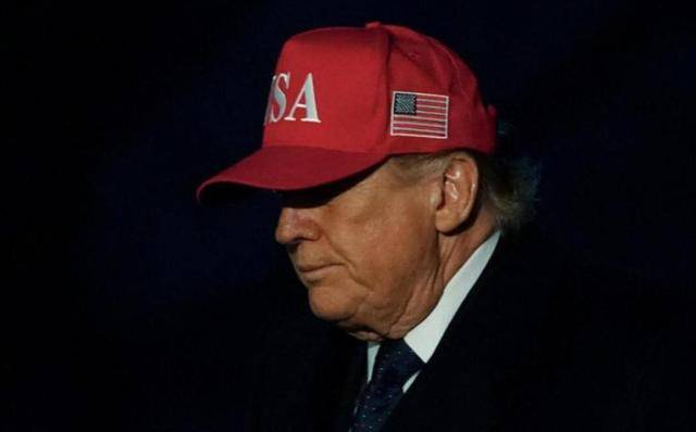 怎么申请皇冠信用网_特朗普天塌了怎么申请皇冠信用网，伊朗导弹直接炸毁了3艘油轮，还轰塌美国大使馆