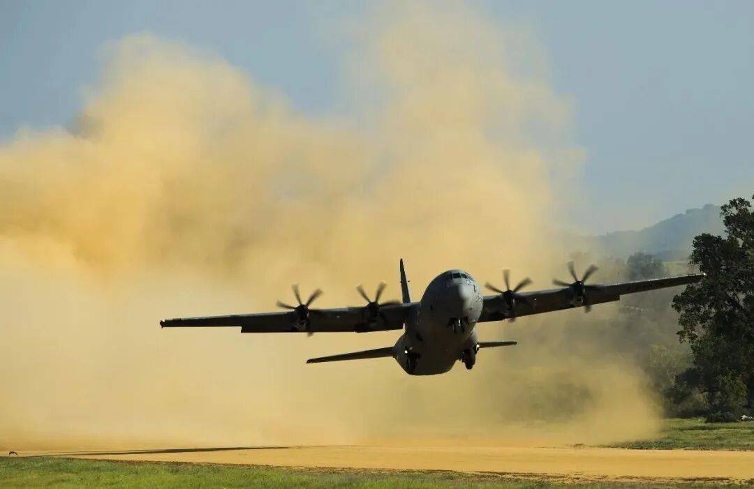 皇冠信用网会员开户申请_美军营救飞行员更多细节披露：在伊境内秘密修跑道皇冠信用网会员开户申请，特朗普放弃高尔夫看营救