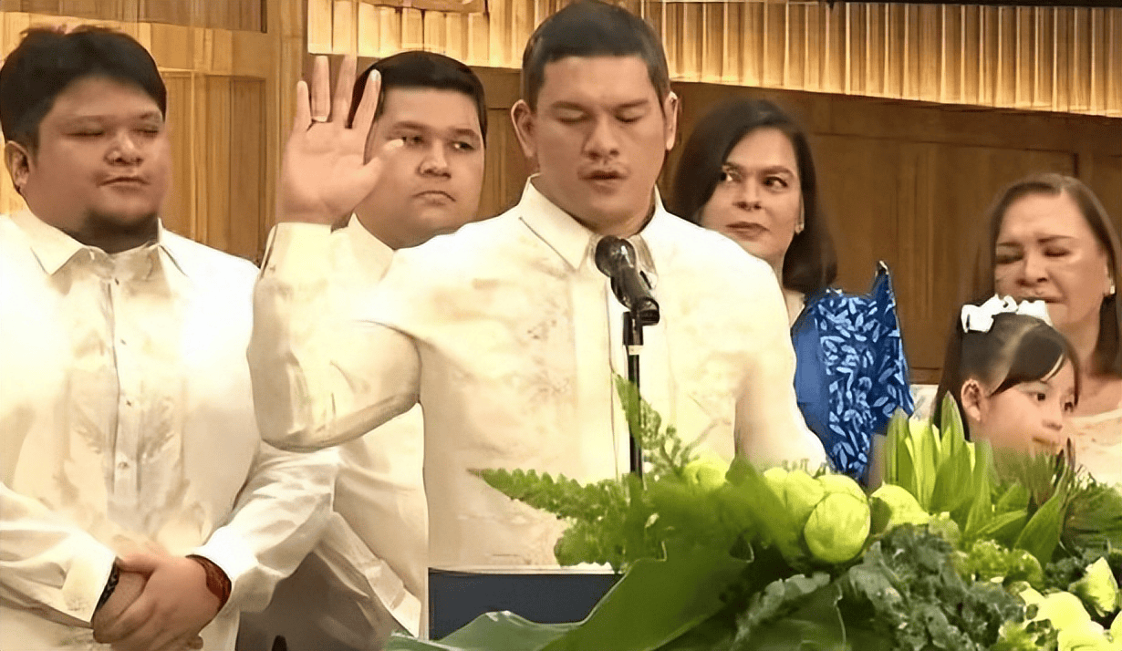 皇冠体育_菲律宾政坛变天？马科斯被催辞职皇冠体育，杜特尔特之子担任党总裁