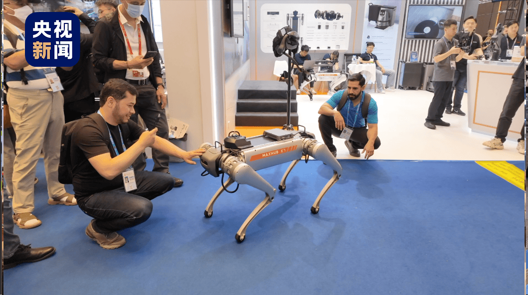 皇冠登一登二登三区别_广交会暖心一幕！中国机器人皇冠登一登二登三区别，帮外国友人重新站立行走