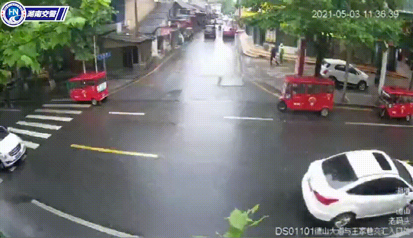 皇冠信用网在线开户_深圳曾有人被刺破喉咙皇冠信用网在线开户，当场死亡！广东交警紧急提醒！